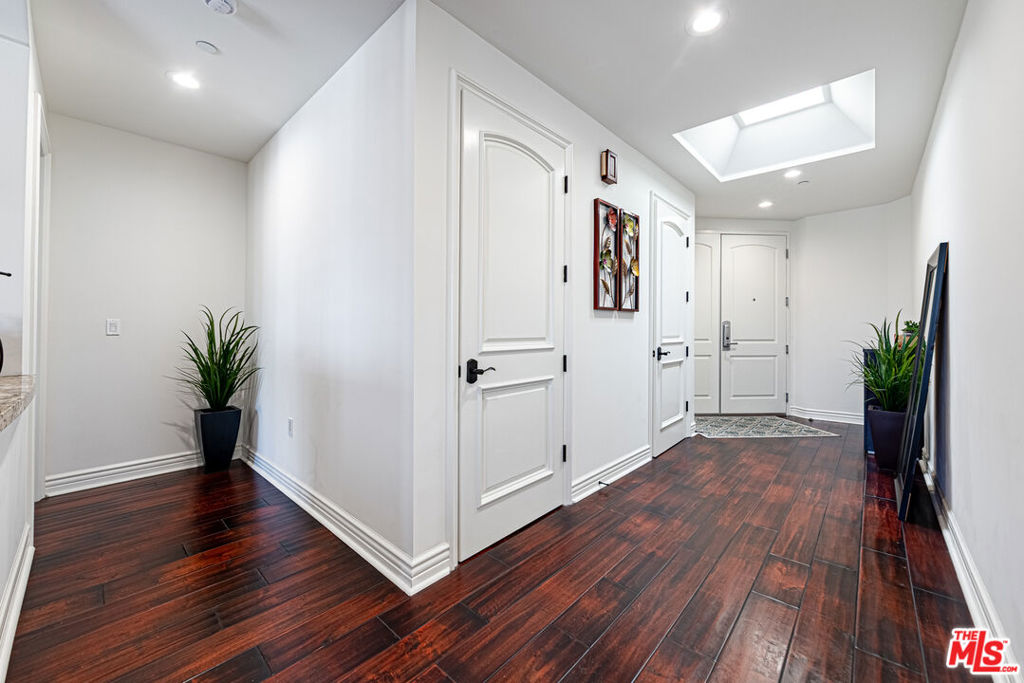 5057 Maplewood Avenue PH4