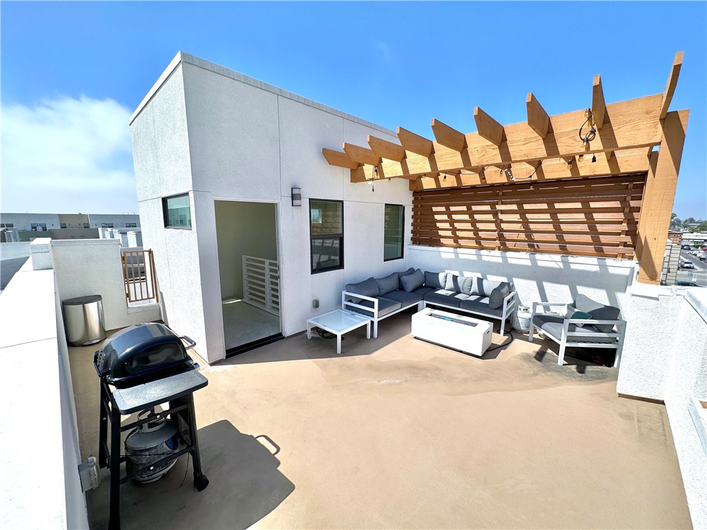 17 West - Residential Lease