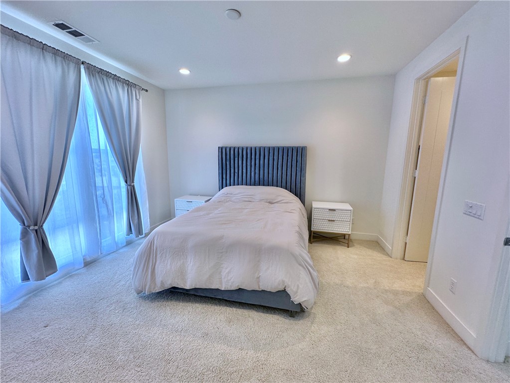 17 West - Residential Lease