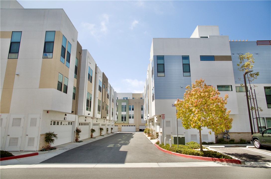 17 West - Residential Lease