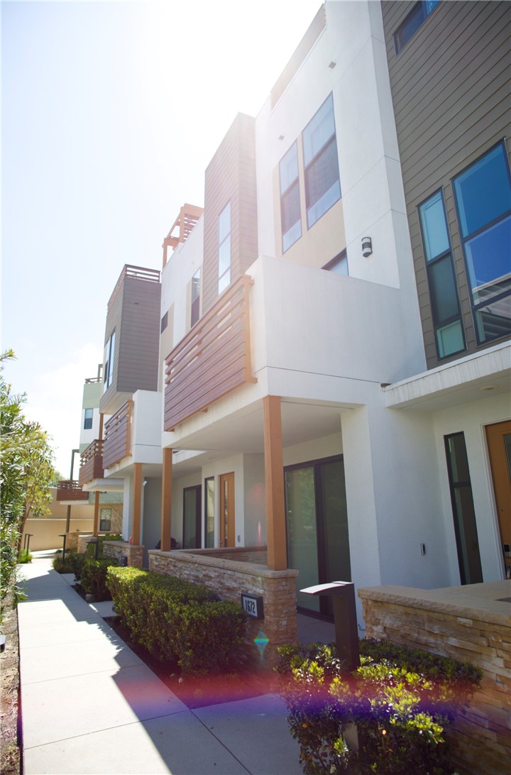 17 West - Residential Lease
