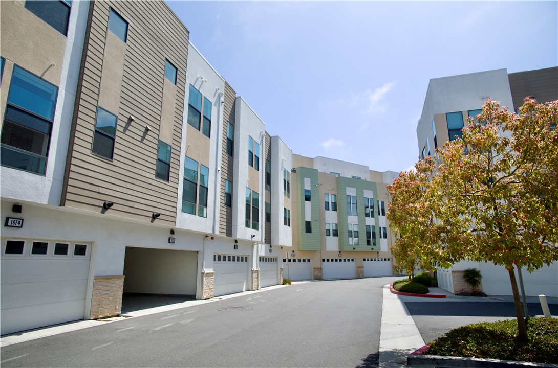 17 West - Residential Lease