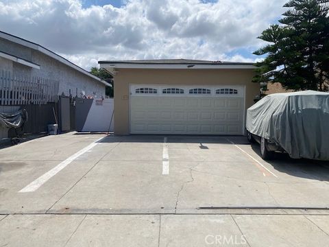 Photo of 604 W 83rd St, Los Angeles, CA 90044 (MLS # DW25215894)