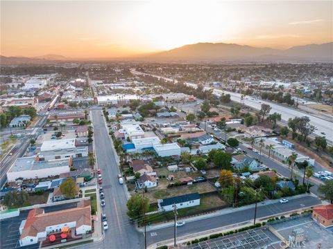 Photo of 423 E Stuart Ave, Redlands, CA 92374 (MLS # IV26033055)