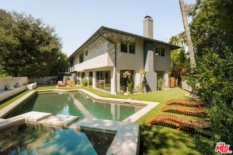 Photo of 7712 Chandelle Place, Los Angeles, CA 90046 (MLS # 25597395)