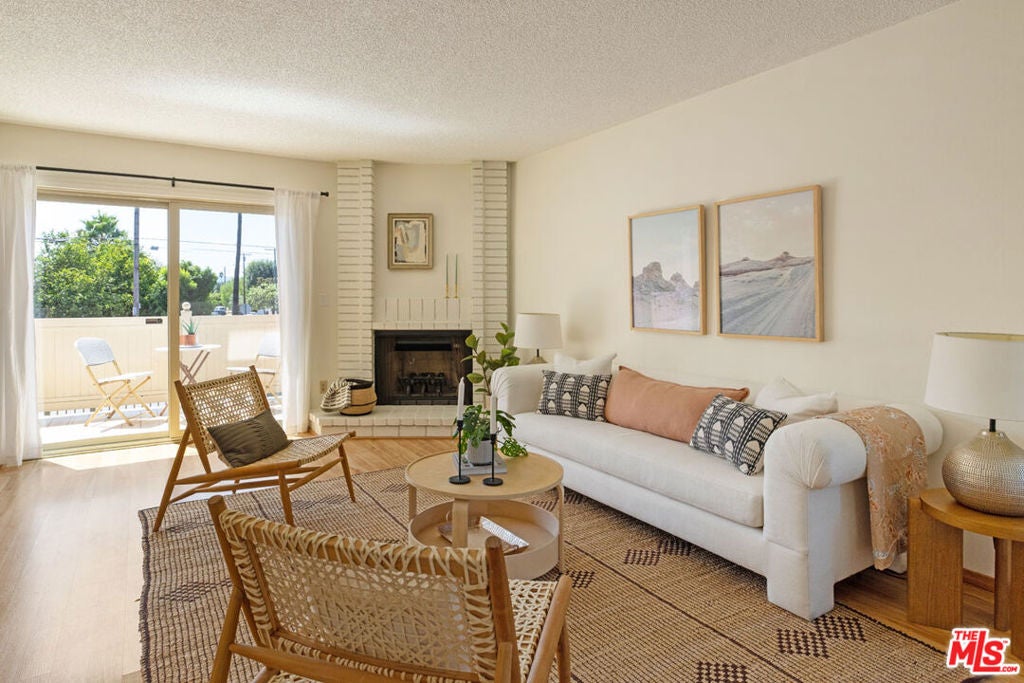 13959 Victory Boulevard 1, Los Angeles CA 91401