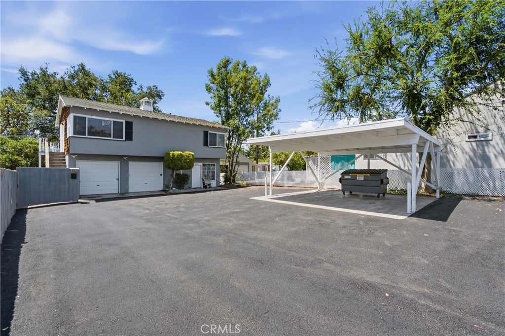 2152 E Washington