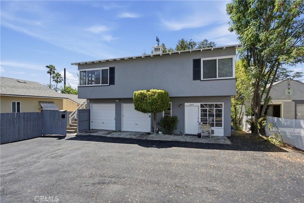 2152 E Washington