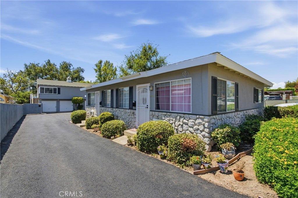 2152 E Washington