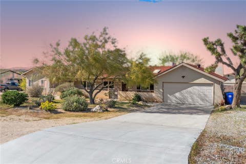 Photo of 58328 Bonanza DR, Yucca Valley, CA 92284 (MLS # SW26180323)