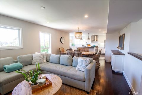 Tiny photo for 807 El Redondo Avenue, Redondo Beach, CA 90277 (MLS # SB25174571)