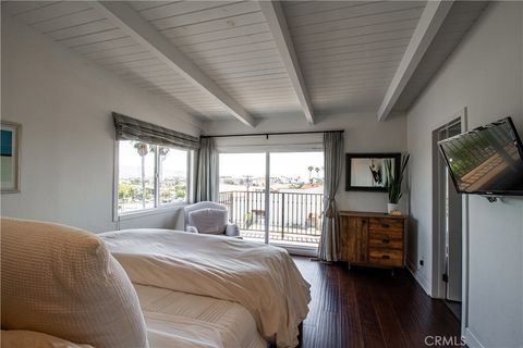 Tiny photo for 807 El Redondo Avenue, Redondo Beach, CA 90277 (MLS # SB25174571)