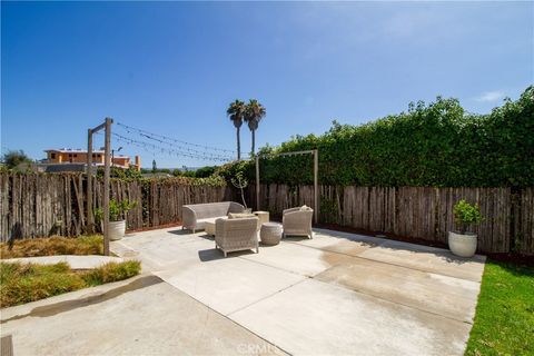 Tiny photo for 807 El Redondo Avenue, Redondo Beach, CA 90277 (MLS # SB25174571)