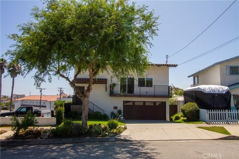 Tiny photo for 807 El Redondo Avenue, Redondo Beach, CA 90277 (MLS # SB25174571)