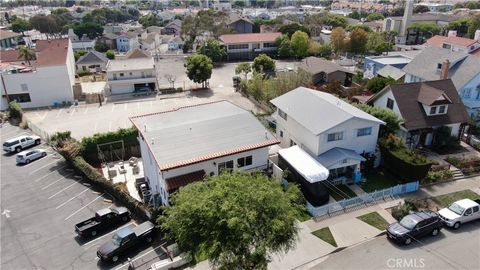 Tiny photo for 807 El Redondo Avenue, Redondo Beach, CA 90277 (MLS # SB25174571)