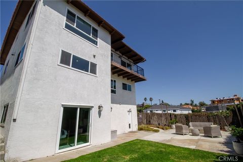 Tiny photo for 807 El Redondo Avenue, Redondo Beach, CA 90277 (MLS # SB25174571)