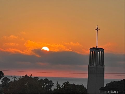 Tiny photo for 807 El Redondo Avenue, Redondo Beach, CA 90277 (MLS # SB25174571)
