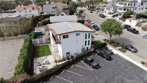 Tiny photo for 807 El Redondo Avenue, Redondo Beach, CA 90277 (MLS # SB25174571)