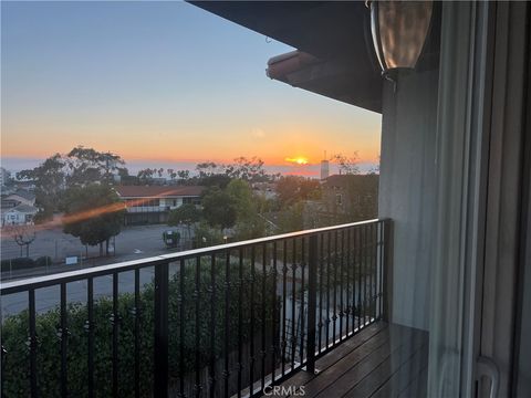 Tiny photo for 807 El Redondo Avenue, Redondo Beach, CA 90277 (MLS # SB25174571)