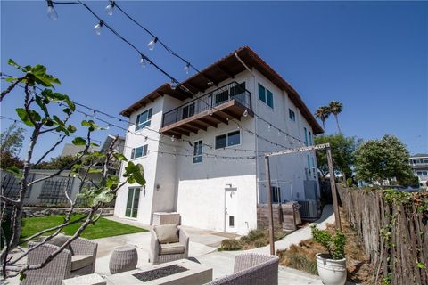 Tiny photo for 807 El Redondo Avenue, Redondo Beach, CA 90277 (MLS # SB25174571)