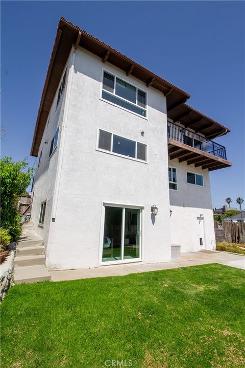 Tiny photo for 807 El Redondo Avenue, Redondo Beach, CA 90277 (MLS # SB25174571)