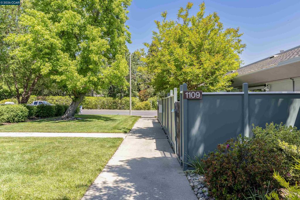 1109 Golden Rain Rd 4