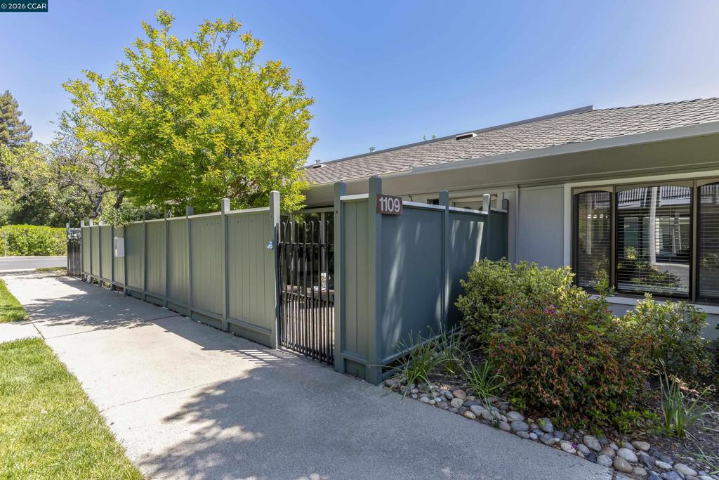 1109 Golden Rain Rd 4