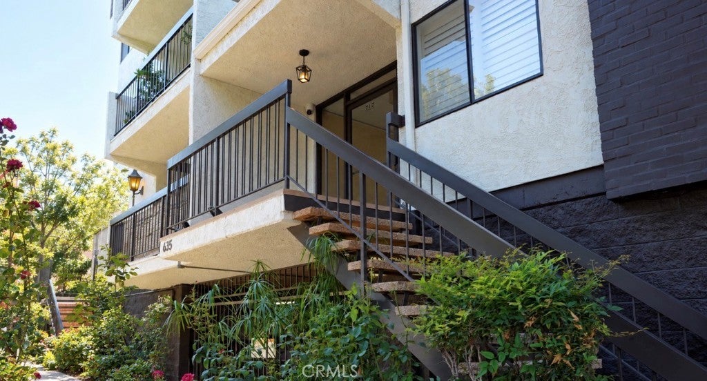 635 E Elmwood Avenue 204