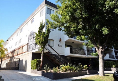 Photo of 635 E Elmwood Avenue #204, Burbank, CA 91501 (MLS # GD26230977)
