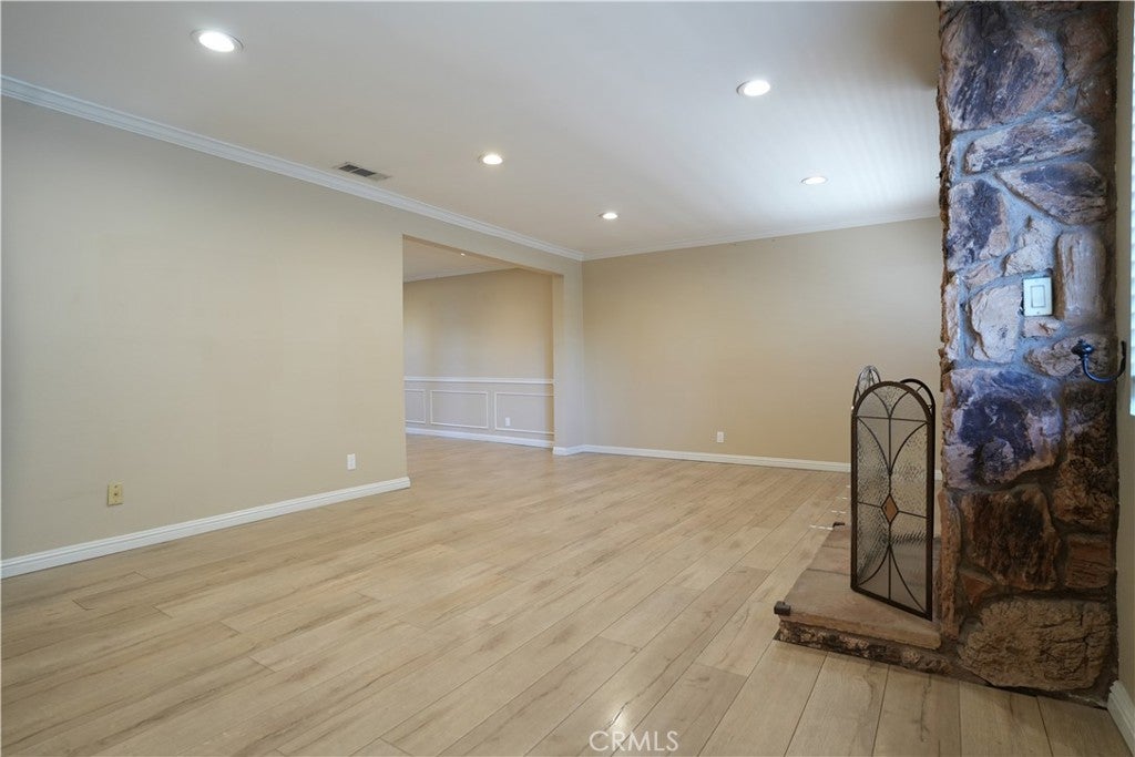 635 E Elmwood Avenue 204