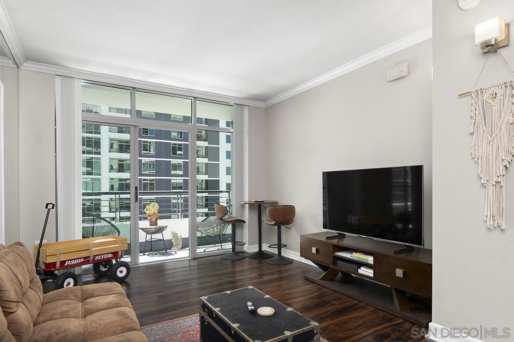 425 W Beech Street 1251