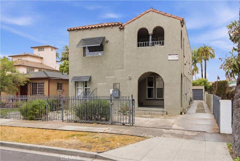 Photo of 2911 S Palm Grove Avenue, Los Angeles, CA 90016 (MLS # SB26187308)