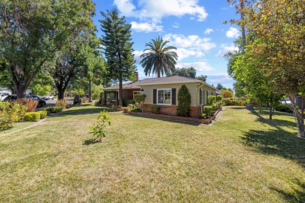905 El Rio Drive