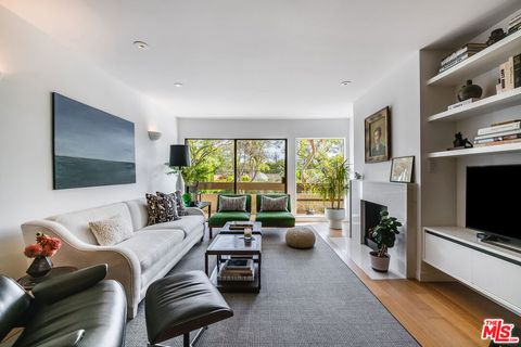 Photo of 950 N Kings Road #242, West Hollywood, CA 90069 (MLS # 26650305)