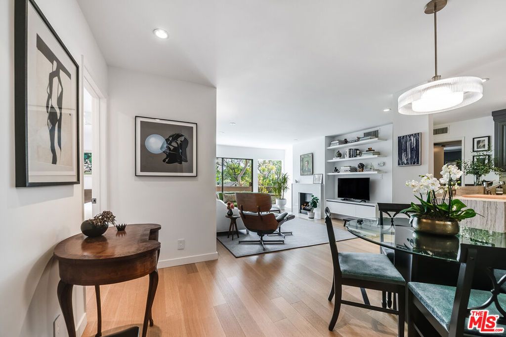 Photo of 950 N Kings Road #242, West Hollywood, CA 90069 (MLS # 26650305)