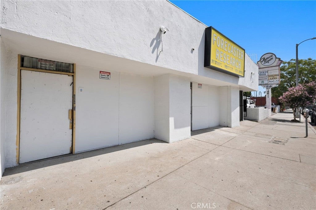 19621 Ventura Boulevard