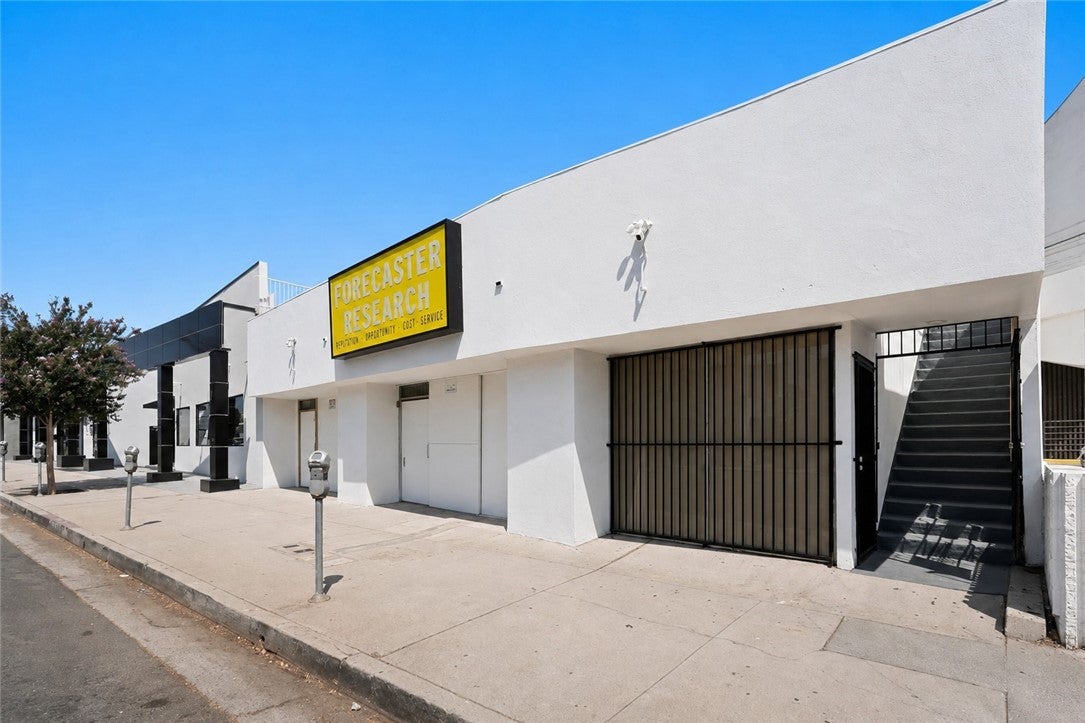 19621 Ventura Boulevard