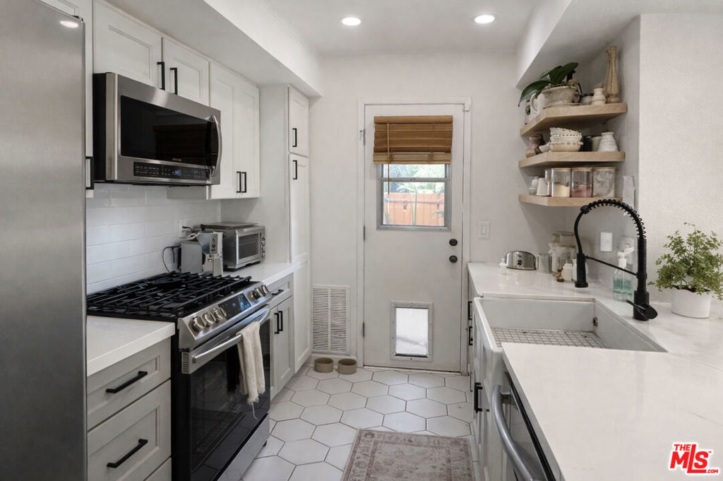 4084 Yankee Drive