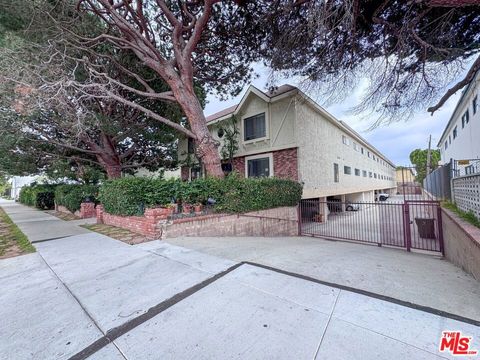 Photo of 2318 16th Street, Santa Monica, CA 90405 (MLS # 26839379)