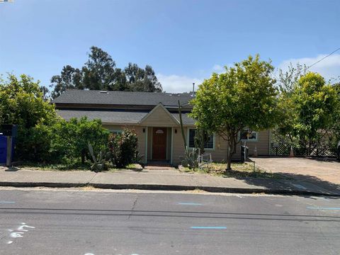 Photo of 663 Renfrew Rd Rd, El Sobrante, CA 94803 (MLS # 41094583)