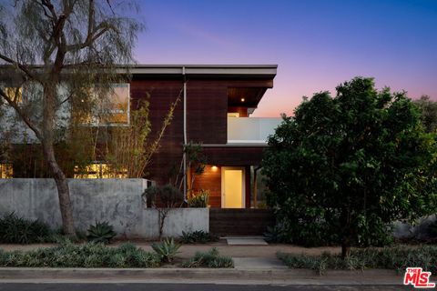 Photo of 3554 Frances Avenue, Los Angeles, CA 90066 (MLS # 26650891)