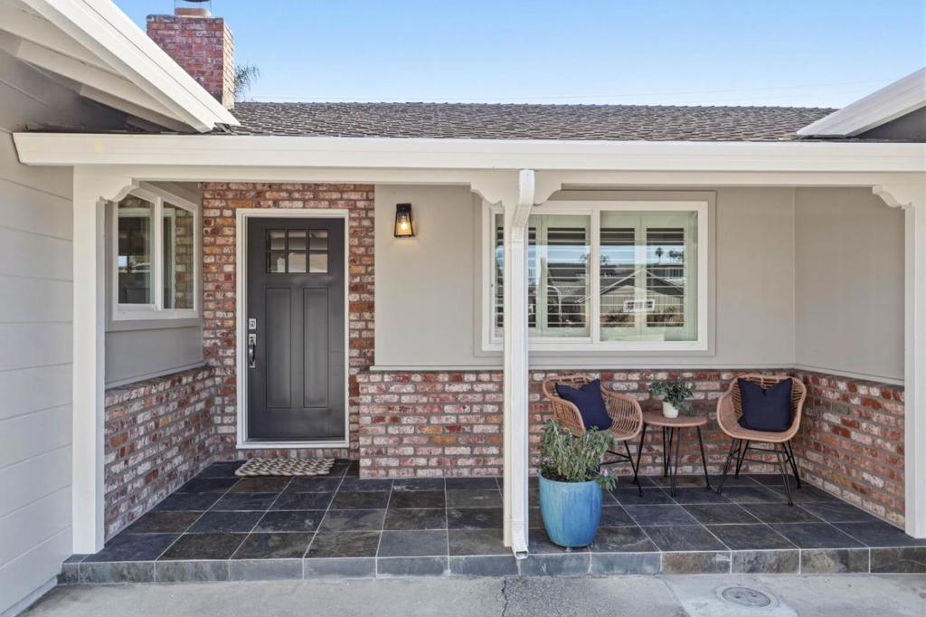 1594 Koch Lane