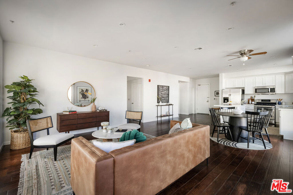 155 S Oxford Avenue 201