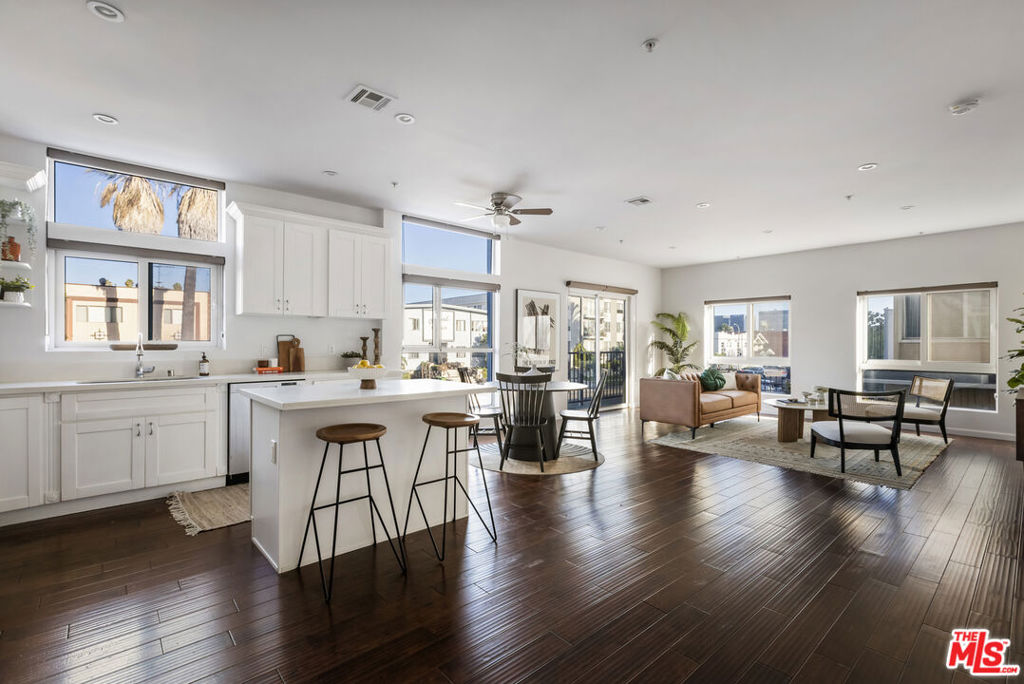 155 S Oxford Avenue 201