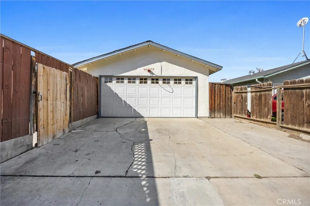 Coalinga, California 93210, United States, 3 Bedrooms Bedrooms, ,2 BathroomsBathrooms,Residential,Active,235803