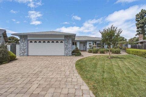 Photo of 1120 Woodside Circle, Salinas, CA 93901 (MLS # ML82053728)
