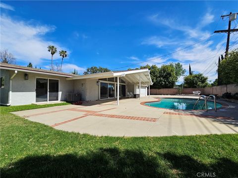 Tiny photo for 17530 Tuba Street, Northridge, CA 91325 (MLS # SR26050096)