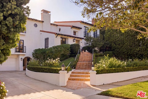 Photo of 365 Comstock Avenue, Los Angeles, CA 90024 (MLS # 26104143)