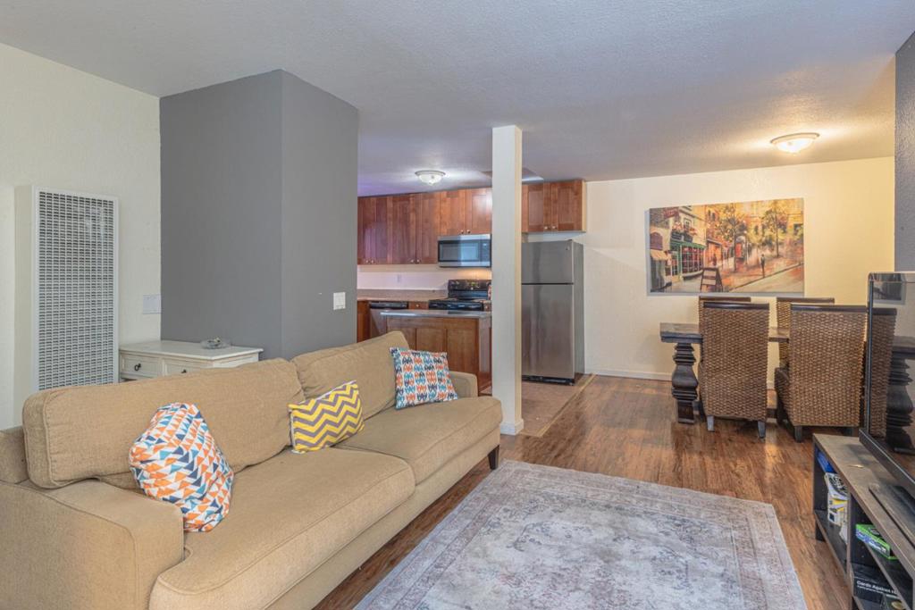 820 Casanova Avenue 30