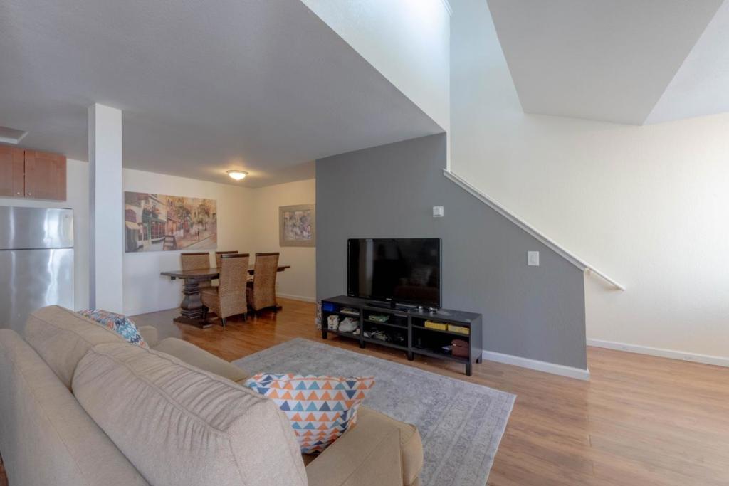 820 Casanova Avenue 30